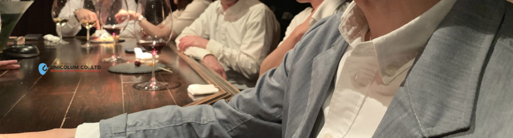 サービス業向け商品 理念をデザインする ユニフォームで世界中の人の心に誇りを ユニコロン 北海道の介護 事務 白衣 刺繍 デザインなどのユニフォームの 総合商社