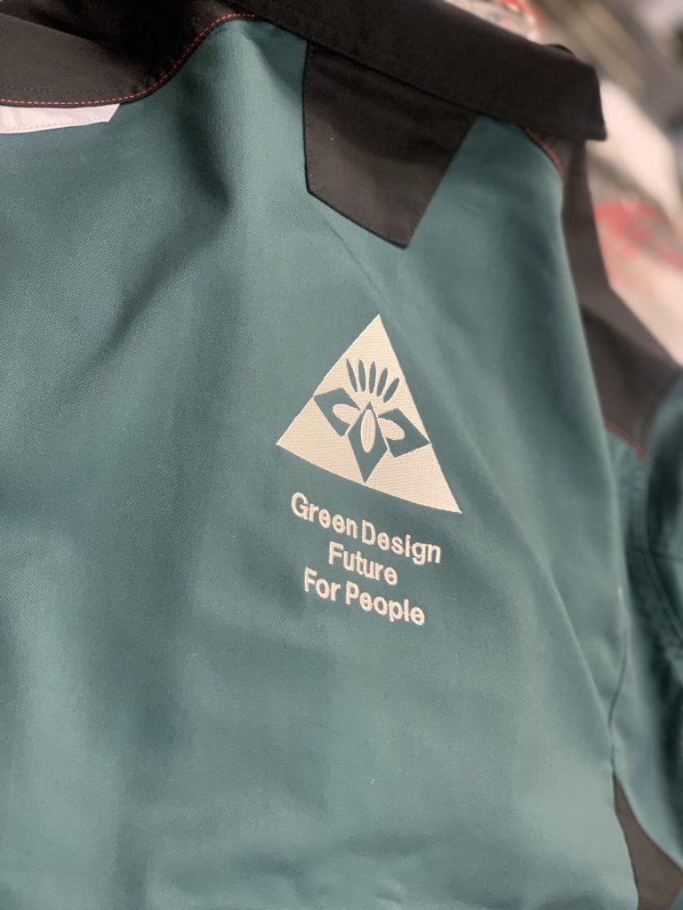 当社の加工技術 針と糸でイメージを形へ 理念をデザインする ユニコロン 北海道の介護 事務 白衣 刺繍 デザインなどのユニフォームの総合商社